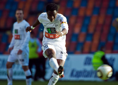 Dominic Chatto, Häcken