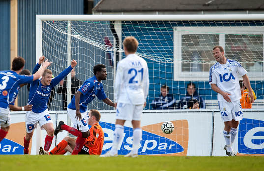 Etuwe Prince Eboagwu, Åtvidaberg, gör 1-0. Jubel. Hjalmar