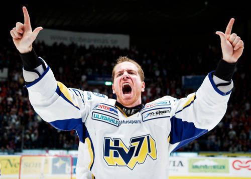 Matchvinnaren Teemu Laine, HV71, jubel. Svenska Mästare.