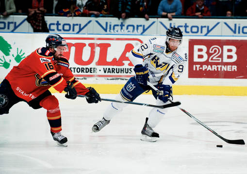 Nichlas Falk, Djurgården, utmanar Teemu Laine, HV71