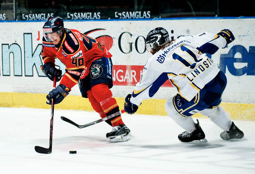 Jacob Josefson, Djurgården, utmanas av Johan Lindström,