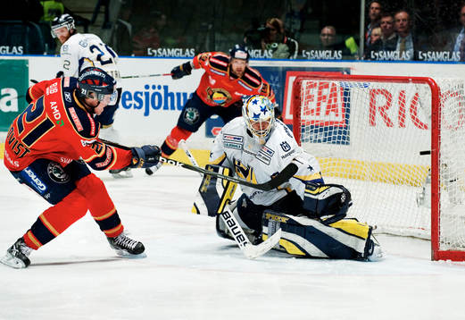Andreas Engqvist, Djurgården, prickar stolpen i