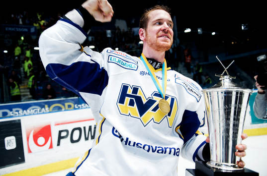 Teemu Laine, HV71, åker runt med pokalen. SM-guld, guld,