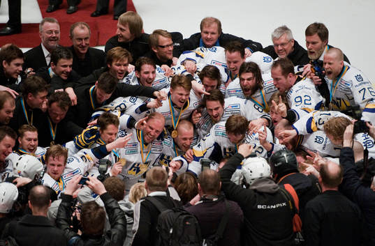 HV71 Svenska Mästare. SM-guld, guld, pokal, jubel, glädje