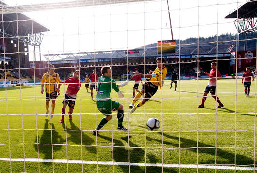Denni Avdic, Elfsborg, Fredrik Persson, målvakt Trelleborg