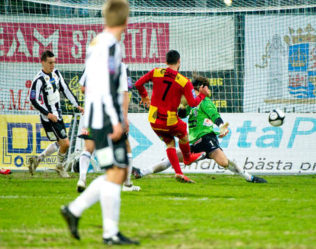 Robert Massi, Syrianska och Peter Karlsson, målvakt