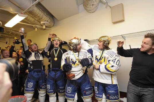 HV71 Svenska Mästare. SM-guld, guld, pokal, jubel, glädje