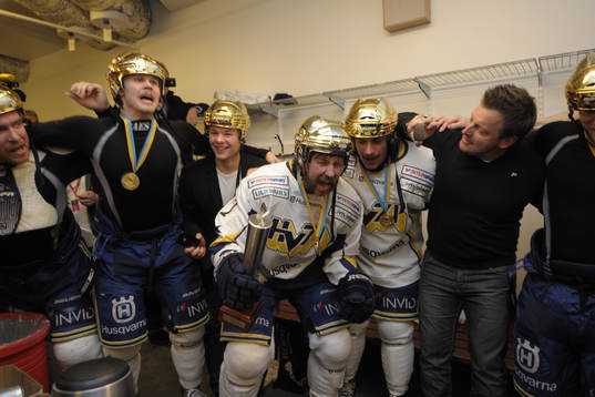 HV71 Svenska Mästare. SM-guld, guld, pokal, jubel, glädje