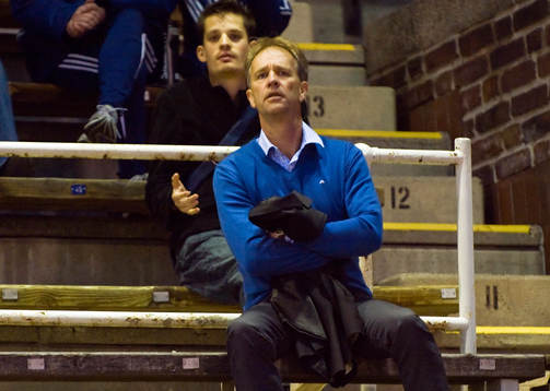 Lennart Wass, tränare, Djurgården uppvisad på läktaren
