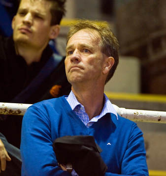 Lennart Wass, tränare, Djurgården uppvisad på läktaren