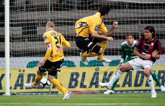 Johan Larsson,Elfsborg, gör 1-0