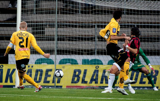 Johan Larsson, Elfsborg, gör 1-0