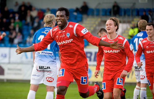 Etuwe Prince Eboagwu, Åtvidaberg gör 3-0. Jubel