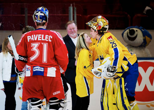 Priser till matchens lirare delades ut av Svenska spel.
