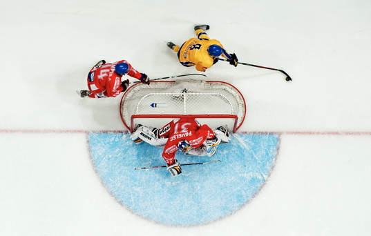 Petr Vampola, Tjeckien, är i hasorna på Sanny Lindström,
