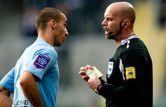 Guillermo Molins,  Malmö FF, domare Stefan Johannesson