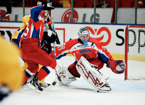 Vasily Koshechkin, målvakt, Ryssland, har koll på pucken