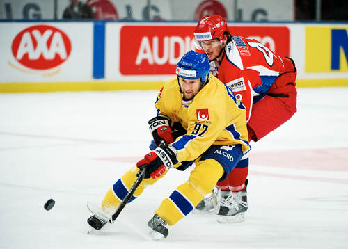 Michael Nylander, Sverige, dumpar pucken i anfallszon