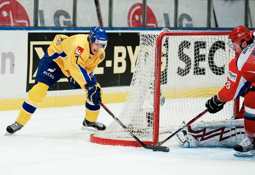 David Rundblad, Sverige, är nära att göra mål