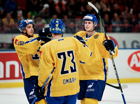 David Rundblad, Sverige, gratuleras till sitt mål