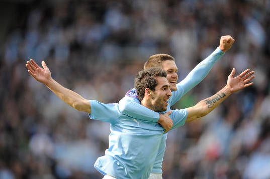 Målskytt Jimmy Durmaz med Ivo Pekalski, Malmö. Glädje,