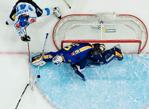 Juhamatti Aaltonen, Finland, utmanar Jonas Gustavsson,