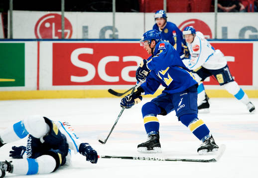 Magnus Johansson, Sverige, lurar en finsk back