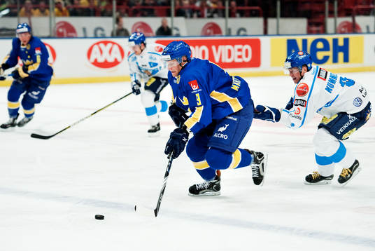 Tony Mårtensson, Sverige, drar ifrån Petteri Nummelin,