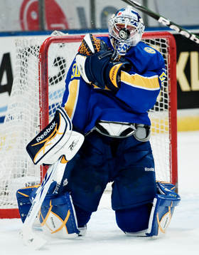 Jonas Gustavsson, målvakt, Sverige, räddar ett skott