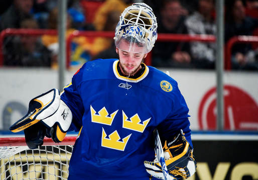 Jonas Gustavsson, målvakt, Sverige, spottar vatten