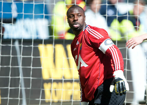 Pa Dembo Touray, målvakt