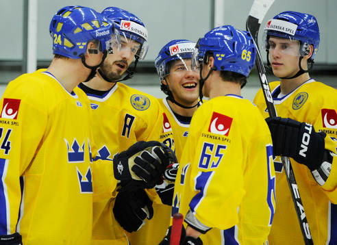 Bläddra bland fler bilder av Ishockey, träningsmatch, Sverige - Danmark