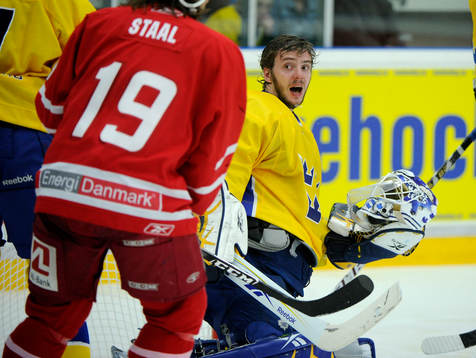 Jonas Gustavsson, målvakt Sverige tappade hjälmen
