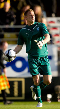 Johan Dahlin,   målvakt