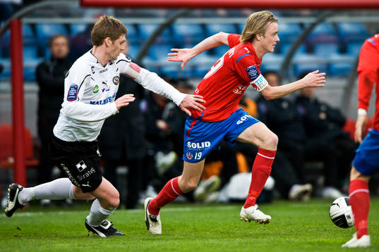 Magnus Wikström, Örebro jagar Rasmus Jönsson, Helsingborg