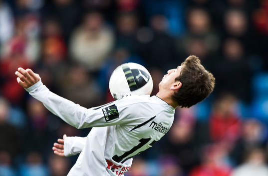 Alejandro Bedoya. Nedtagning, bröst