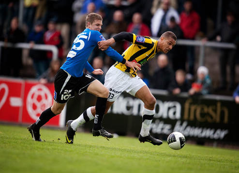 Mathias Ranégie, Häcken. Richard Magyar, Halmstad