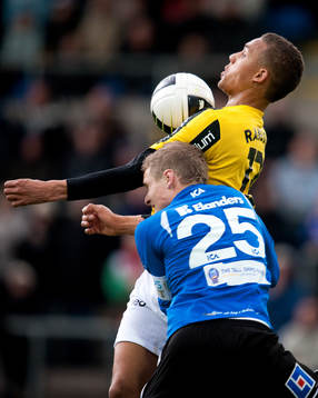 Mathias Ranégie, Häcken. Richard Magyar, Halmstad