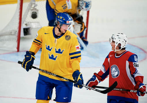Victor Hedman, Sverige, retar Mats Zuccarello Aasen, Norge