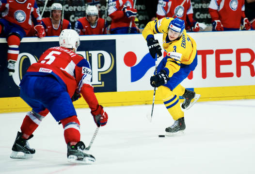 Oliver Ekman Larsson, Sverige, skjuter mot mål