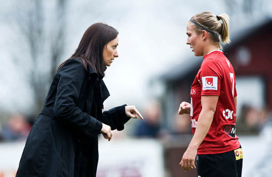 Elisabet Gunnarsdottir, tränare och Kirsty Yallop
