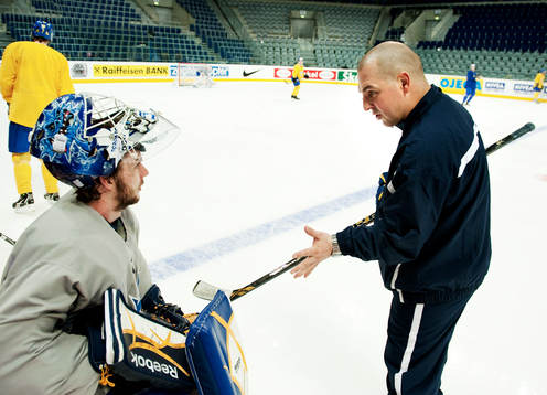 Jonas Gustavsson, målvakt, och Erik Granqvist,