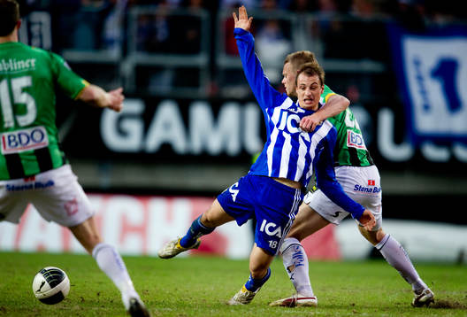 Pär Eriksson, IFK Göteborg dras ned av Björn Andersson,