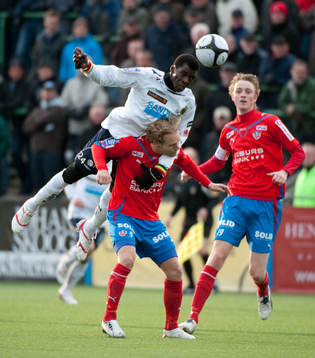 Yussif Chibsah, Gefle ligger ovanpå Erik Sundin,