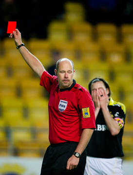 Domare Martin Hansson, rött kort, Nils-Eric Johansson, AIK
