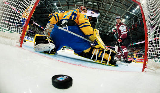 Kaspars Daugavins, Lettland, ser 1-1-pucken gå in bakom