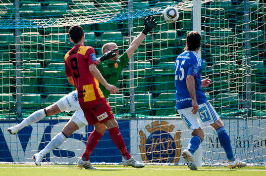 Christian Frealdsson, Målvakt Syrianska släpper in 2-0