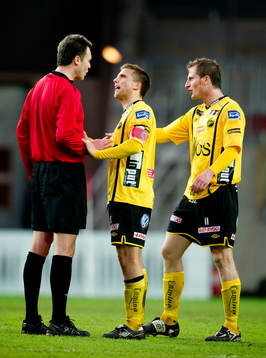 Anders Svensson, Daniel Mobaeck, Elfsborg, pratar med