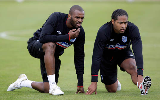 Darren Bent och Glen Johnson