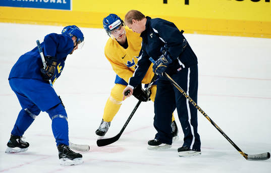 Niklas Persson och Fredrik Pettersson tekar när Bengt-Åke